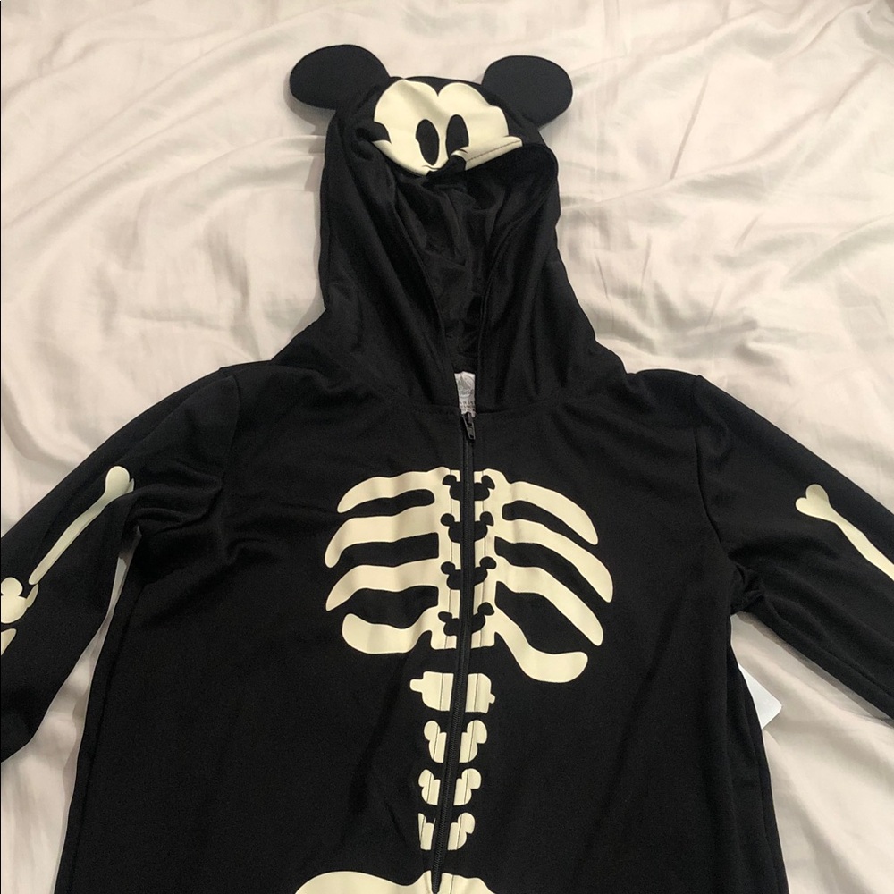 NWT, Disney Store Mickey Mouse glow in the dark skeleton costume, size 5/6